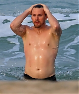 221.jpg